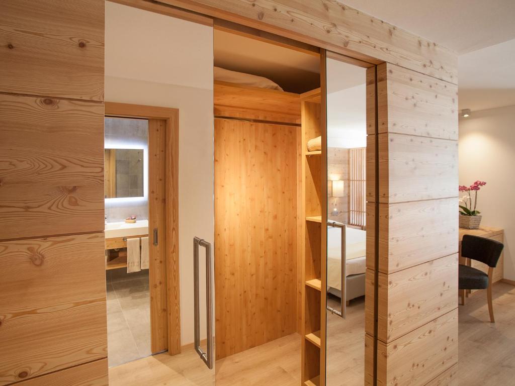Hotel Europeo Alpine Charme & Wellness Pinzolo Habitación foto