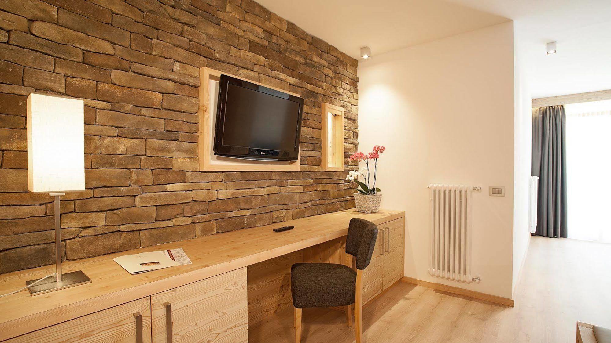 Hotel Europeo Alpine Charme & Wellness Pinzolo Exterior foto